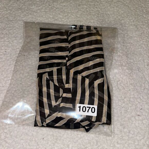 Chicos Women’s Button Down Blouse Black Tan Abstract Stripes Size 2 (Large) - Picture 12 of 12